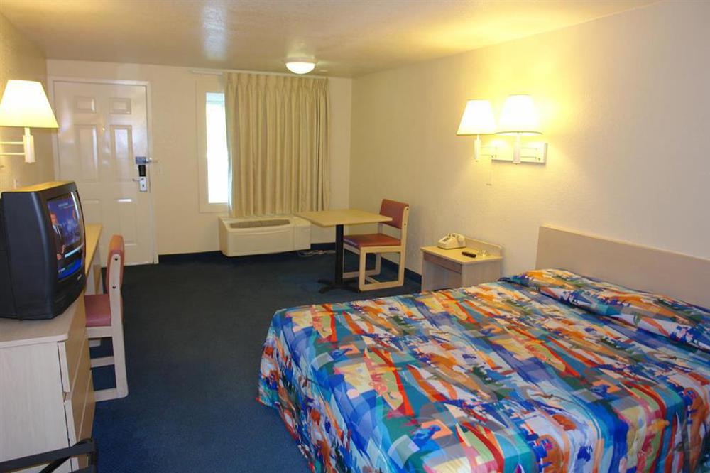 Rodeway Inn Windsor Mill Zimmer foto