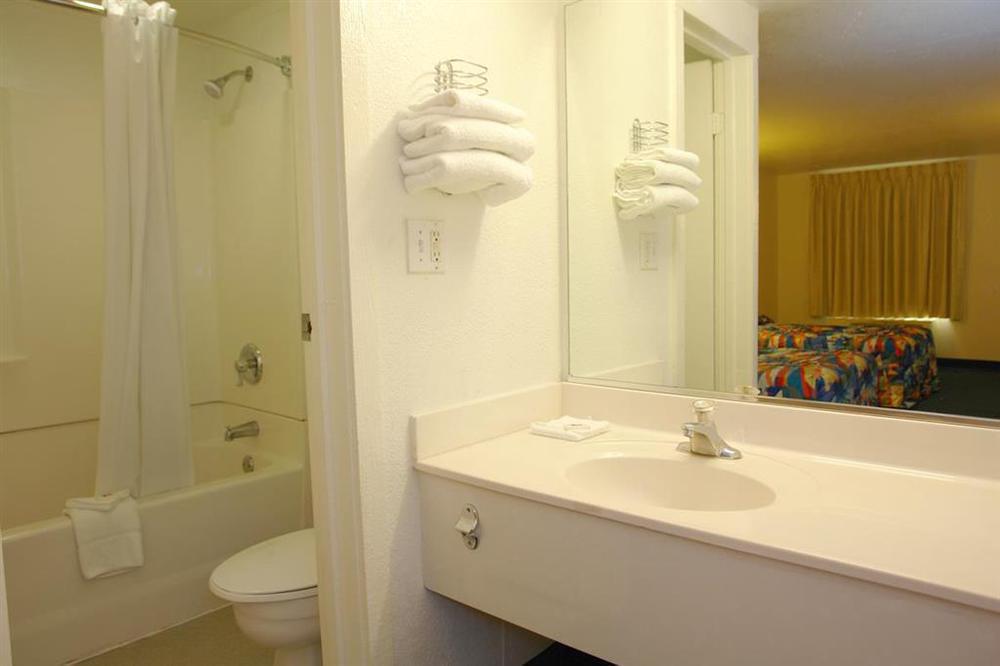 Rodeway Inn Windsor Mill Zimmer foto