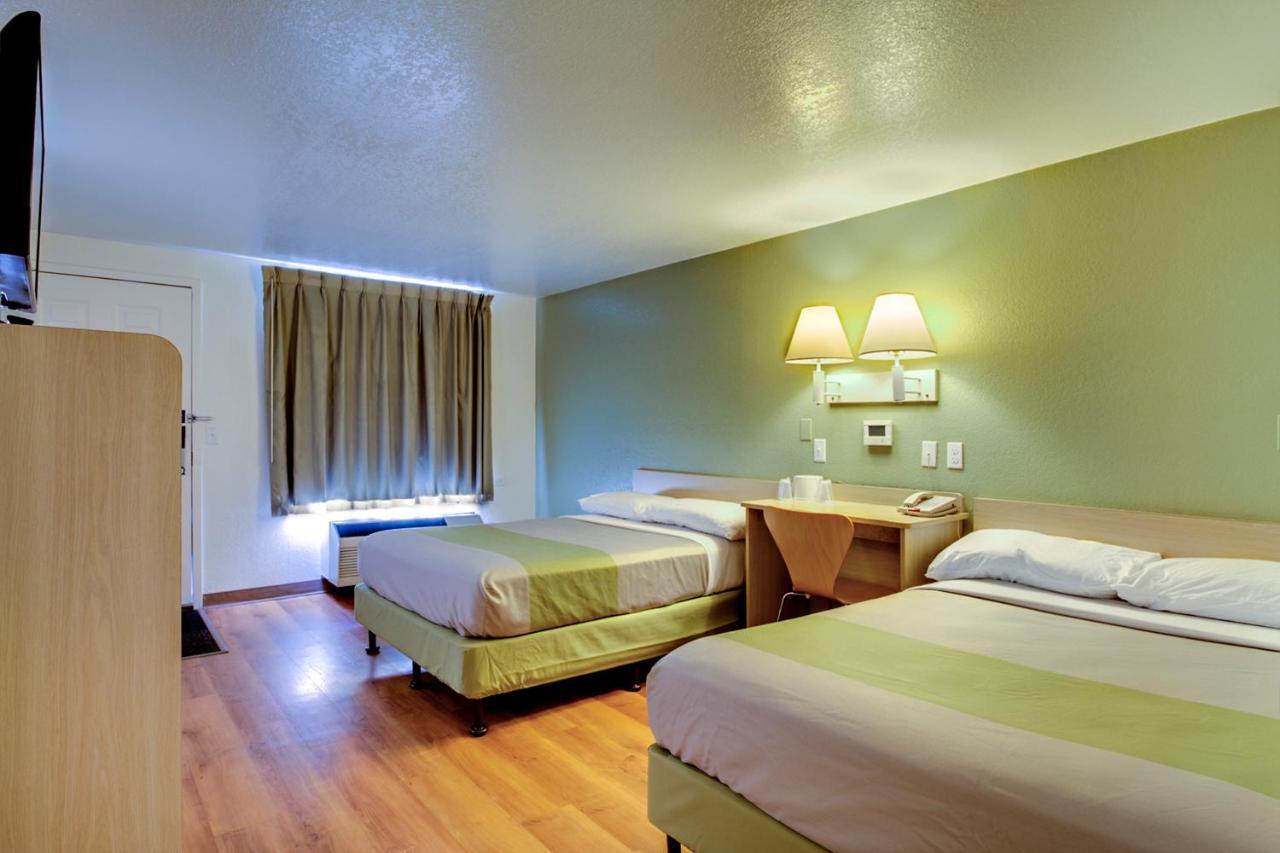 Rodeway Inn Windsor Mill Zimmer foto